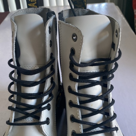 Dr. Martens Women’s White Leather Jadon Boots Size 6 US - Picture 7 of 10